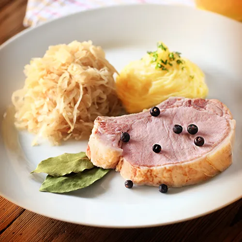 Stampfkartoffeln mit Sauerkraut und Putenlachsschinken