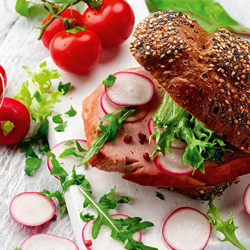 Leberkäs-Semmeln mit Krautsalat