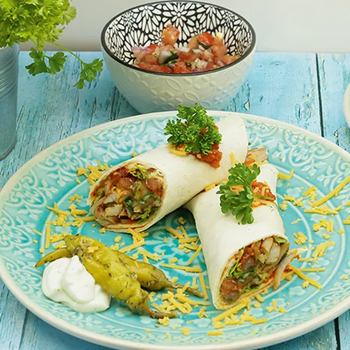 Mexikanische Wraps mit Tomaten Salsa, Hähnchen und Gemüse